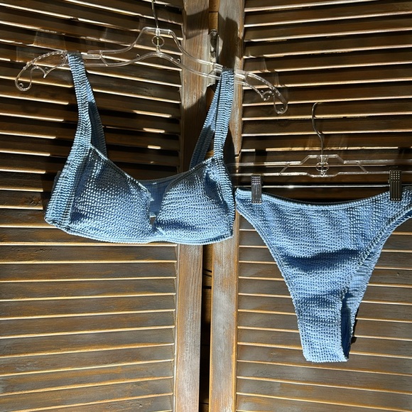 Bikini - Picture 2 of 5